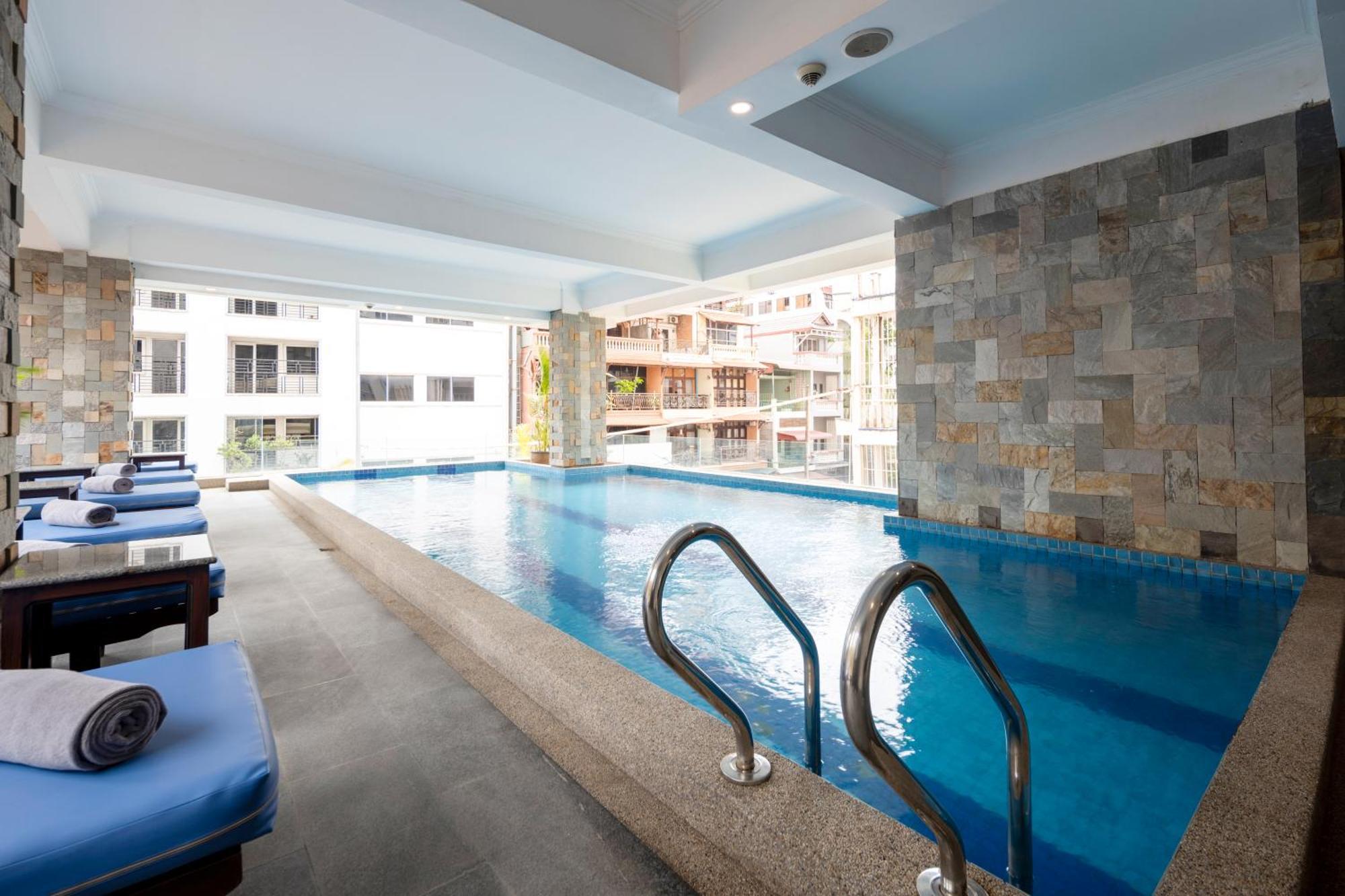 Arison Hotel Phnom Penh Exterior photo