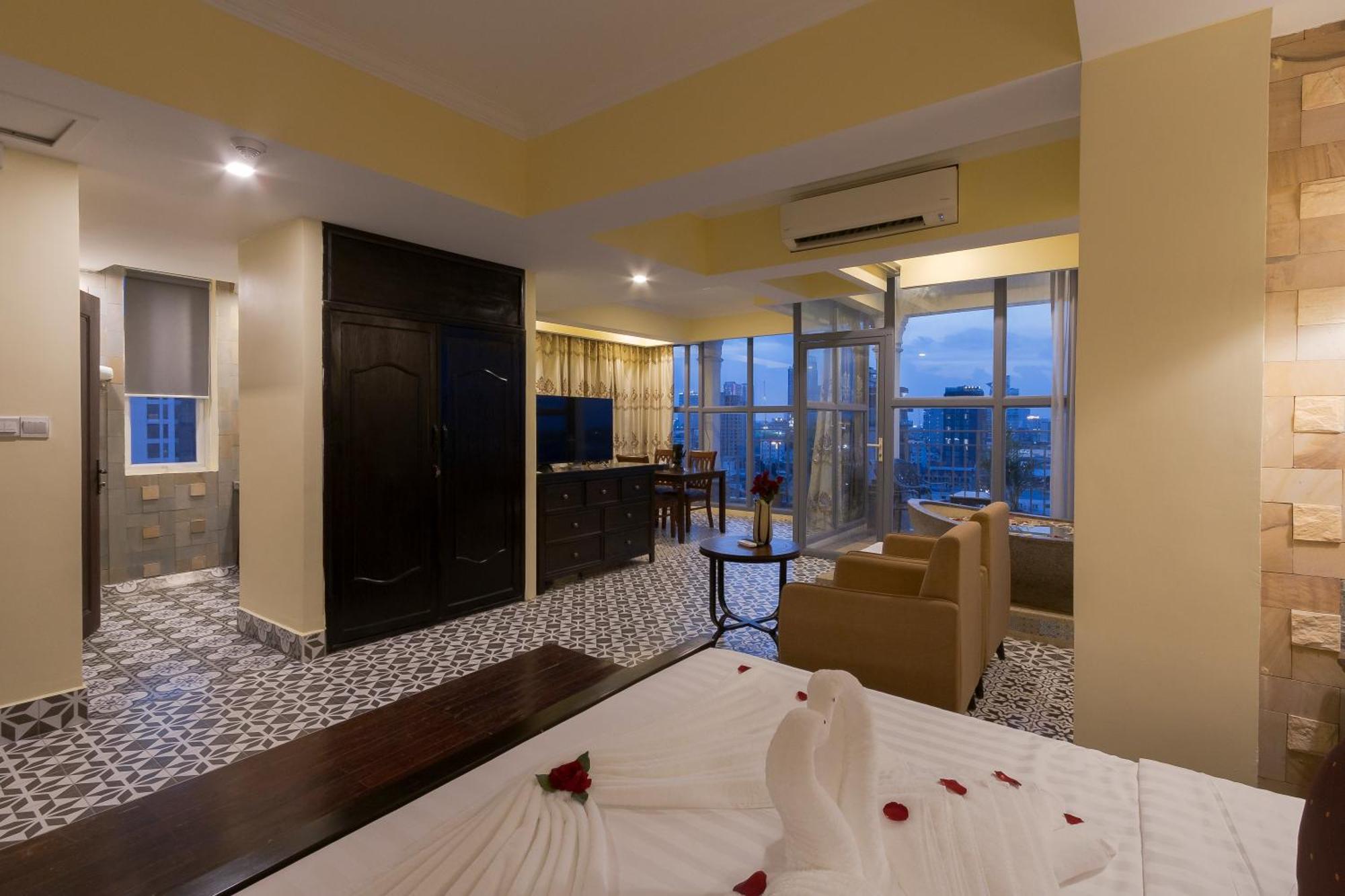 Arison Hotel Phnom Penh Exterior photo