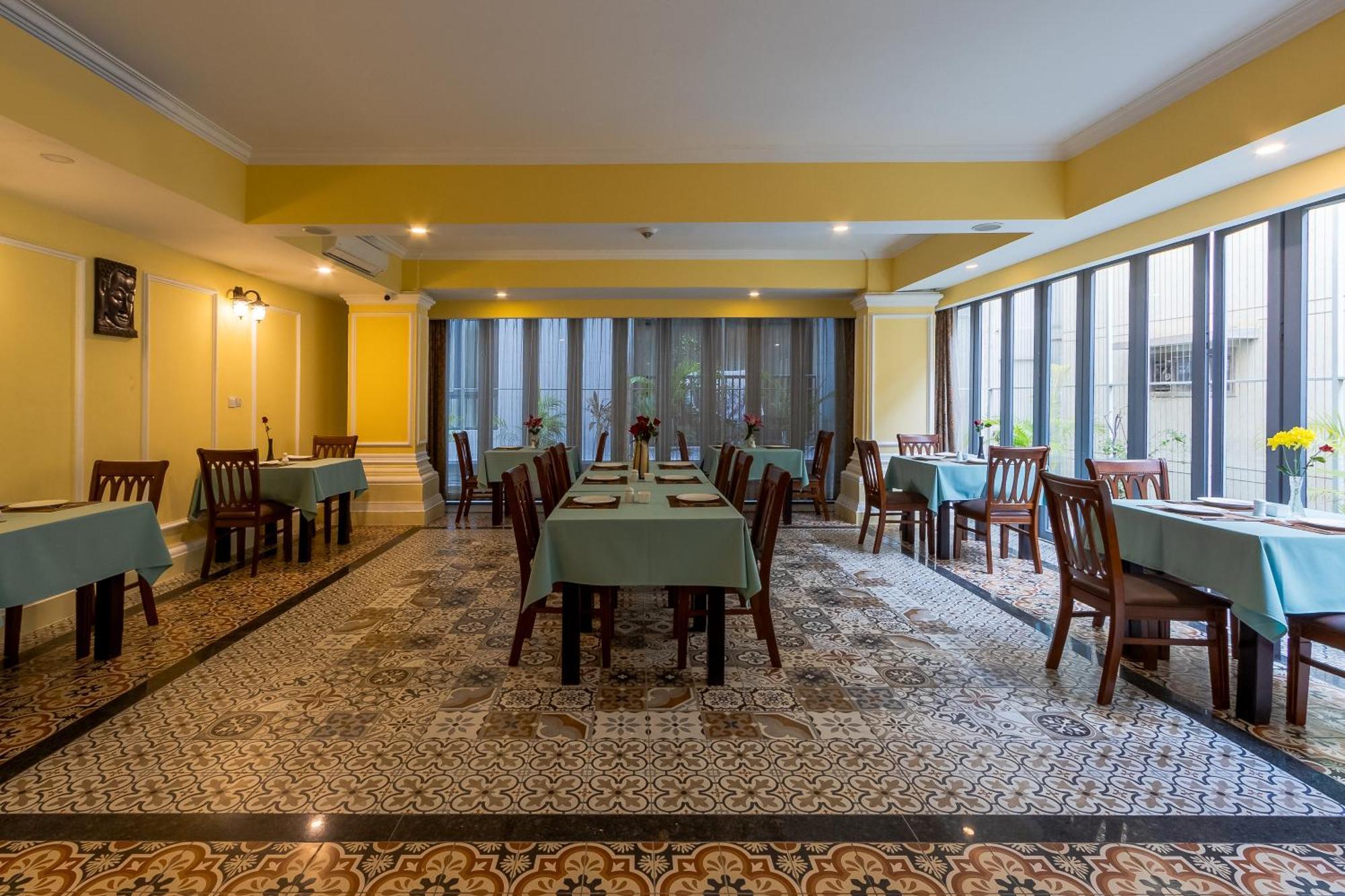 Arison Hotel Phnom Penh Exterior photo