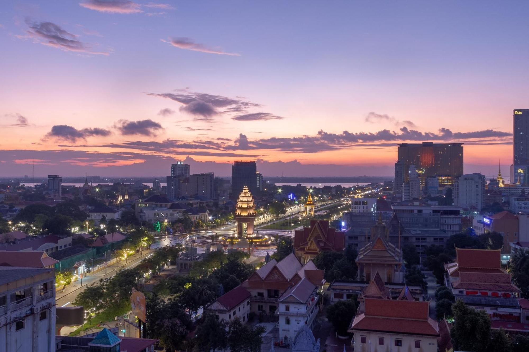 Arison Hotel Phnom Penh Exterior photo